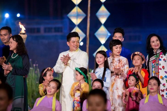 'Văn hiến kinh kỳ' lộng lẫy ở Festival Nghề truyền thống Huế 2019 