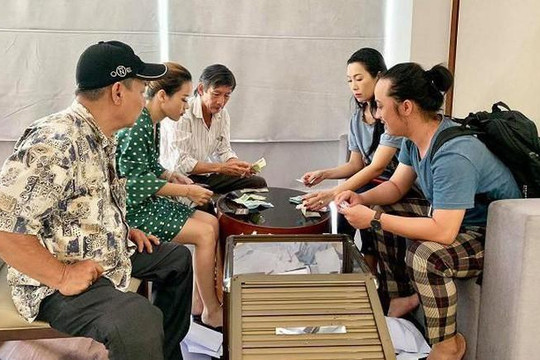 Gia đình nghệ sĩ Lê Bình dùng hơn 300 triệu tiền phúng điếu giúp bệnh nhân nghèo 