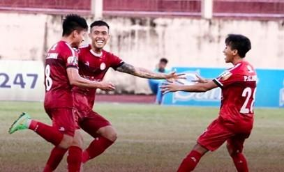 Ngược dòng ngoạn mục trước Khánh Hoà dù thiếu người, TP.HCM lấy lại ngôi đầu V.League 