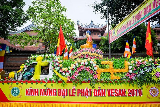 Thủ tướng Nguyễn Xuân Phúc dự khai mạc Đại lễ Vesak tại chùa Tam Chúc