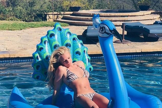 Britney Spears khoe vóc dáng săn chắc trong bộ bikini sau khi ổn định tinh thần 