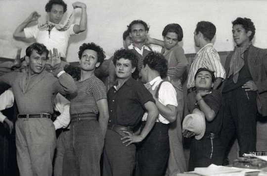 Hình ảnh truyền cảm hứng của một nhóm người đồng tính nam bị bắt vào thập niên 1930