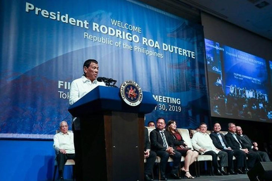 Tổng thống Phillipines thú nhận từng là người đồng tính nhưng 'đã tự chữa được'