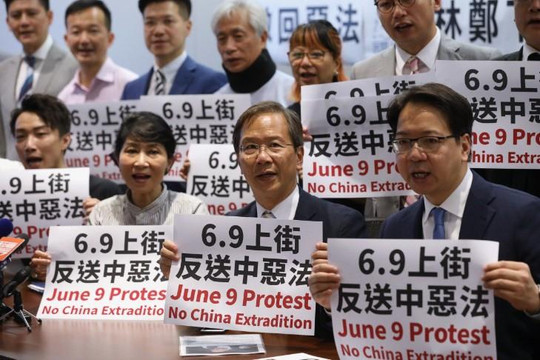 Hồng Kông đối mặt với cuộc biểu tình lớn phản đối dự luật dẫn độ sang đại lục