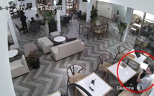 Thanh niên trộm laptop của khách trong quán cà phê nhanh như chớp
