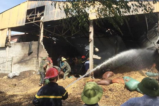 Hà Tĩnh: Cháy xưởng chế biến lạc gây thiệt hại 10 tỉ đồng