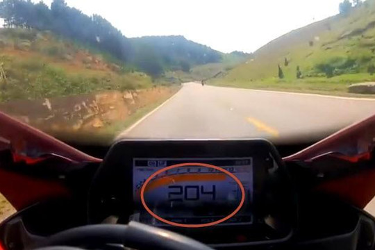 Dân mạng nguyền rủa biker phóng mô tô 204km/h ở Mộc Châu còn tự hào khoe clip