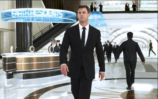 Chris Hemsworth từ chiến binh Thor đến chàng điệp viên hài hước của Men In Black 