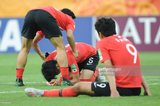 Cầu thủ Hàn Quốc khóc nức nở sau trận chung kết World Cup U.20 