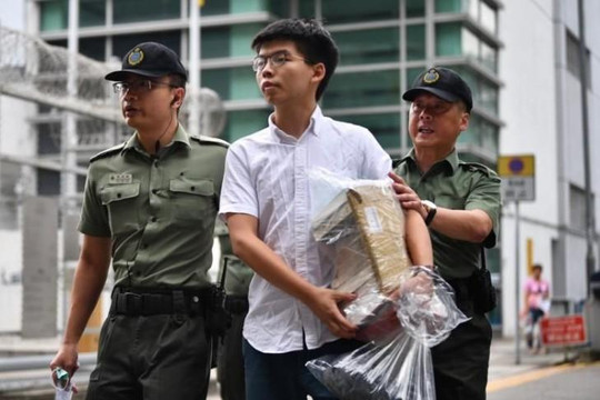 Nhà lãnh đạo trẻ của phong trào biểu tình Hồng Kông Joshua Wong ra tù