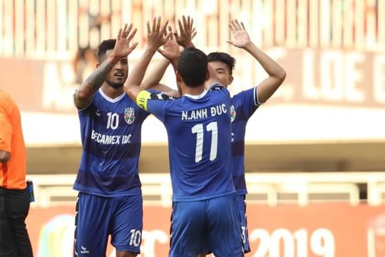 Thua ngược CLB Indonesia, B.Bình Dương vẫn vào chung kết AFC Cup gặp Hà Nội