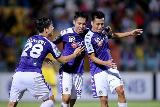 Quang Hải và đồng đội được thưởng nóng sau khi vào chung kết AFC Cup 2019