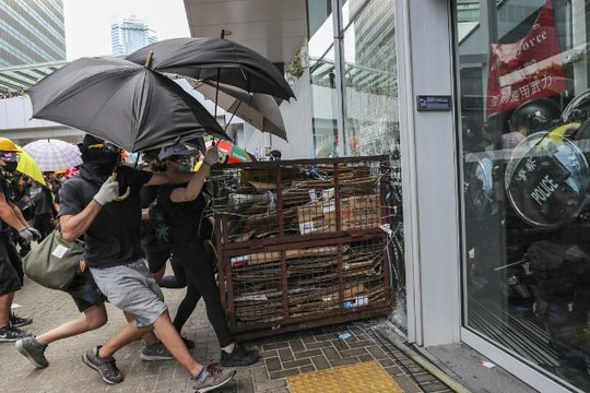 Trưởng đặc khu Hồng Kông: 'Sẽ truy cứu các hành vi vi phạm pháp luật tới cùng'