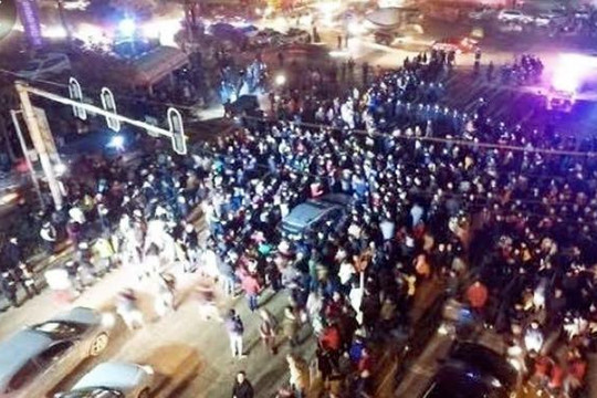Vũ Hán (TQ): 10 ngàn người biểu tình phản đối lấy công viên làm nhà máy đốt rác 