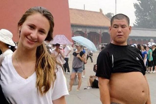 Trung Quốc: Đàn ông bị cấm biểu diễn 'bikini Bắc Kinh' chống nóng trên phố
