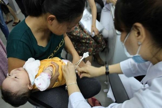 TP.HCM: 2 trẻ tiêm vắc xin Com Be Five bị nguy kịch
