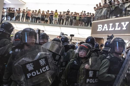  Hồng Kông tiếp tục biểu tình, Trưởng đặc khu muốn từ chức nhưng Bắc Kinh từ chối