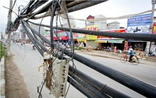 Hàng ngàn hộ dân khốn đốn vì bị cắt cáp viễn thông đột ngột