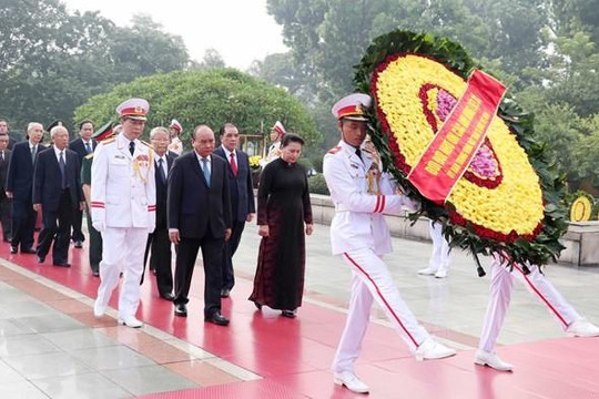 Lãnh đạo đảng, nhà nước tưởng niệm các anh hùng liệt sĩ và viếng Chủ tịch Hồ Chí Minh
