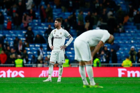 Mới đá 30 phút, Real Madrid đã thua kình địch 0-4