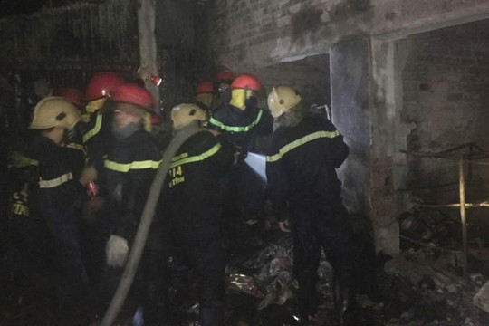 Hà Tĩnh: Cháy chợ Voi trong đêm, nhiều ki ốt bị thiêu rụi