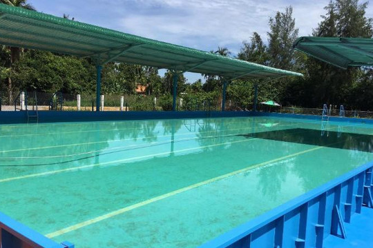 Nghệ An: Bé gái 4 tuổi chết đuối trong bể bơi trường THCS