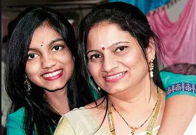 Nữ diễn viên Ấn Độ siết cổ giết chết con gái 17 tuổi rồi tự tử