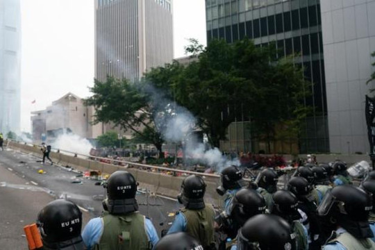Mỹ muốn cấm bán 'hàng nóng' cho cảnh sát Hồng Kông 