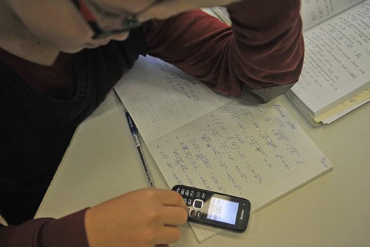 Nga siết chặt việc sử dụng điện thoại trong trường học