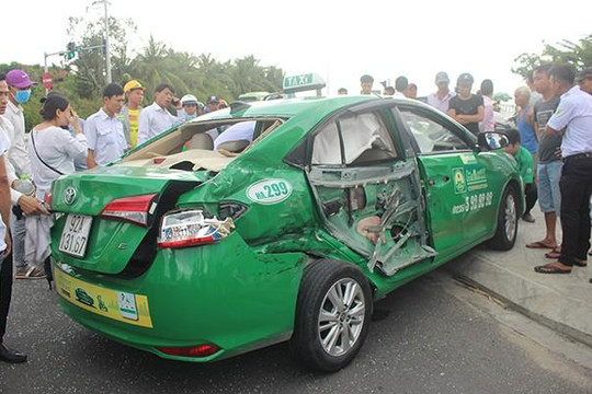 Quảng Nam: Xe tải va chạm taxi, 1 người tử vong, 3 người bị thương