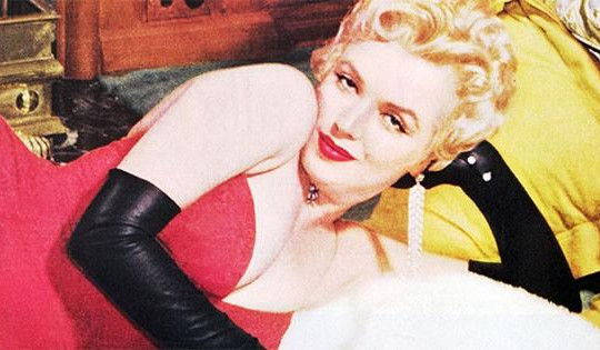 Bi kịch biểu tượng sex Marilyn Monroe: Mẹ hóa điên, bị xâm hại khi mới 8 tuổi, hôn nhân bất hạnh và cái chết bí ẩn