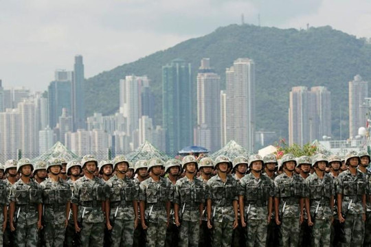 Trung Quốc luân chuyển hàng loạt binh lính vào Hồng Kông