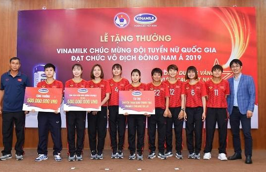 Vinamilk trao thưởng, chúc mừng đội tuyển bóng đá nữ quốc gia vô địch Đông Nam Á 2019