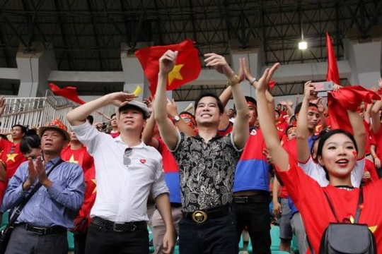 Ngọc Sơn tổ chức cổ vũ đội tuyển Việt Nam cùng 4.000 khán giả 