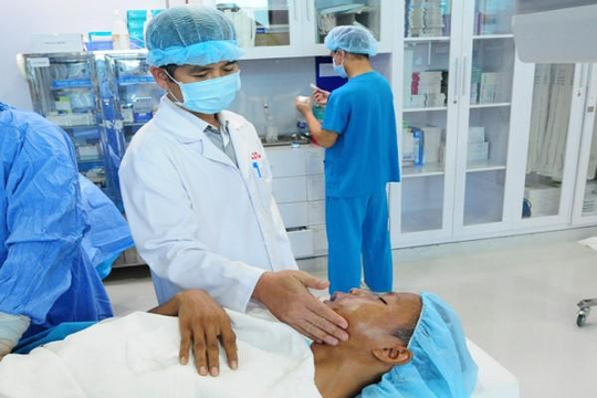 Cứu bệnh nhân Campuchia mắc bệnh hiếm có
