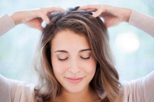 Không chỉ thư giãn, massage da đầu còn có lợi ích này
