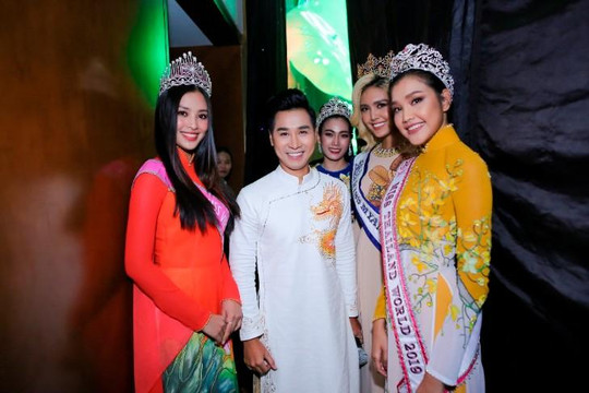 Trần Tiểu Vy khoe sắc cùng 4 Hoa hậu Đông Nam Á