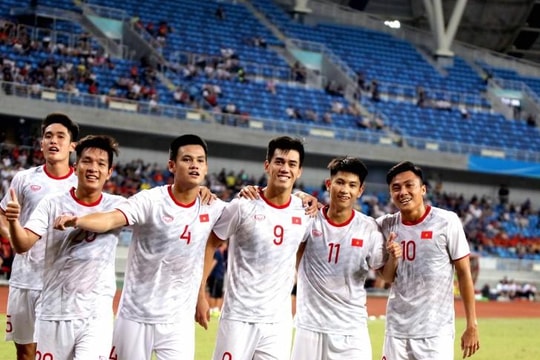 Tuyển U.22 Việt Nam vui vẻ về nước sau khi thắng Trung Quốc 