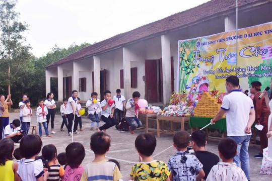 Nghệ An: Tết Trung thu vui ở ngôi trường nghèo miền núi chỉ có 66 học sinh