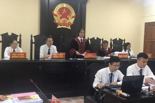 Vụ gian lận điểm thi: Sau Sơn La, phiên tòa ở Hà Giang cũng bị hoãn do vắng 2/3 người làm chứng