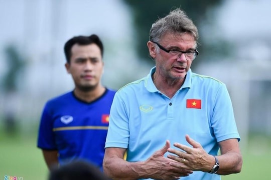 HLV Philippe Troussier củng cố lực lượng, chuẩn bị cho Vòng loại U.19 châu Á 2020