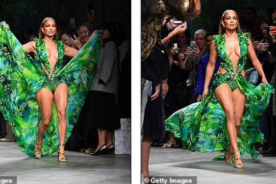 Jennifer Lopez khoe đường cong nóng bỏng trong trang phục hở bạo trên sàn catwalk 