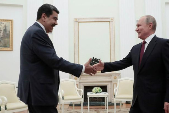 Ông Maduro tặng gươm cho Tổng thống Putin