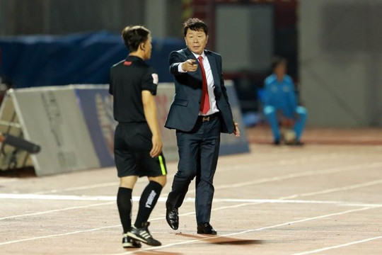 Trả lời độc quyền báo Hàn, HLV Chung Hae-seong tiết lộ bí mật về ngôi vô địch của Hà Nội FC