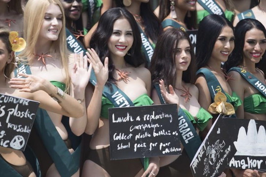 Á hậu Hoàng Hạnh diện bikini, khoe thể hình nóng bỏng tại Miss Earth