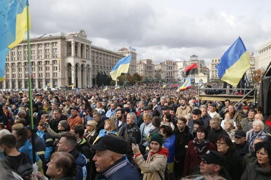 Ukraine: Cựu tổng thống Poroshenko cùng 15.000 người xuống đường biểu tình