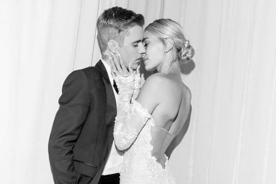 Justin Bieber tung ảnh cưới với Hailey Baldwin: Đến chết chúng ta mới chia lìa