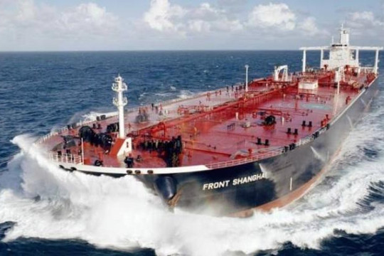 Lệnh trừng phạt của Mỹ khiến gần 300 tàu dầu 'đứng hình' tại cảng