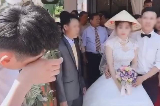 Clip chàng trai gạt lệ khi thấy chú rể ôm bạn gái cũ ở đám cưới