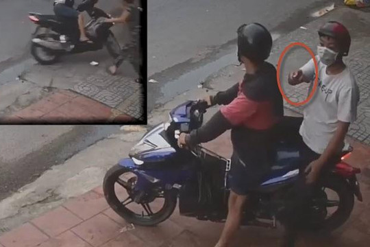 Clip đạo tặc lấy dao dọa cụ ông để đồng bọn trộm Air Blade ở quận Gò Vấp, TP.HCM